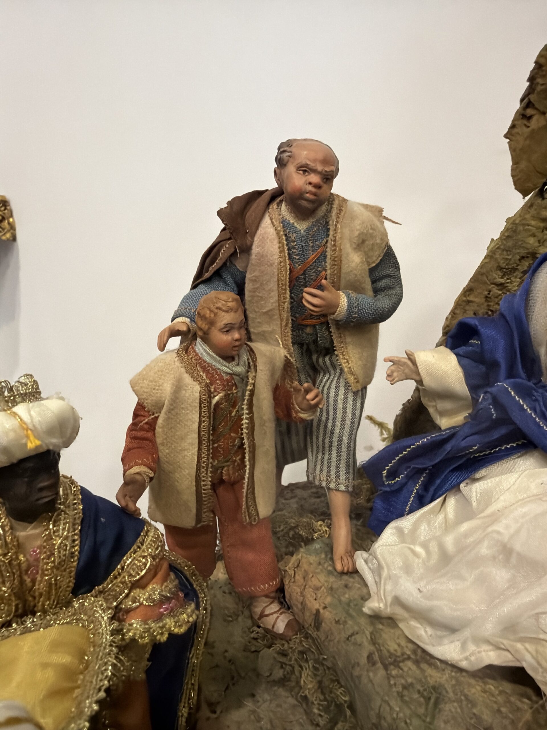 Natività 15 cm e Pastori in campana di vetro 30x45 - immagine 7
