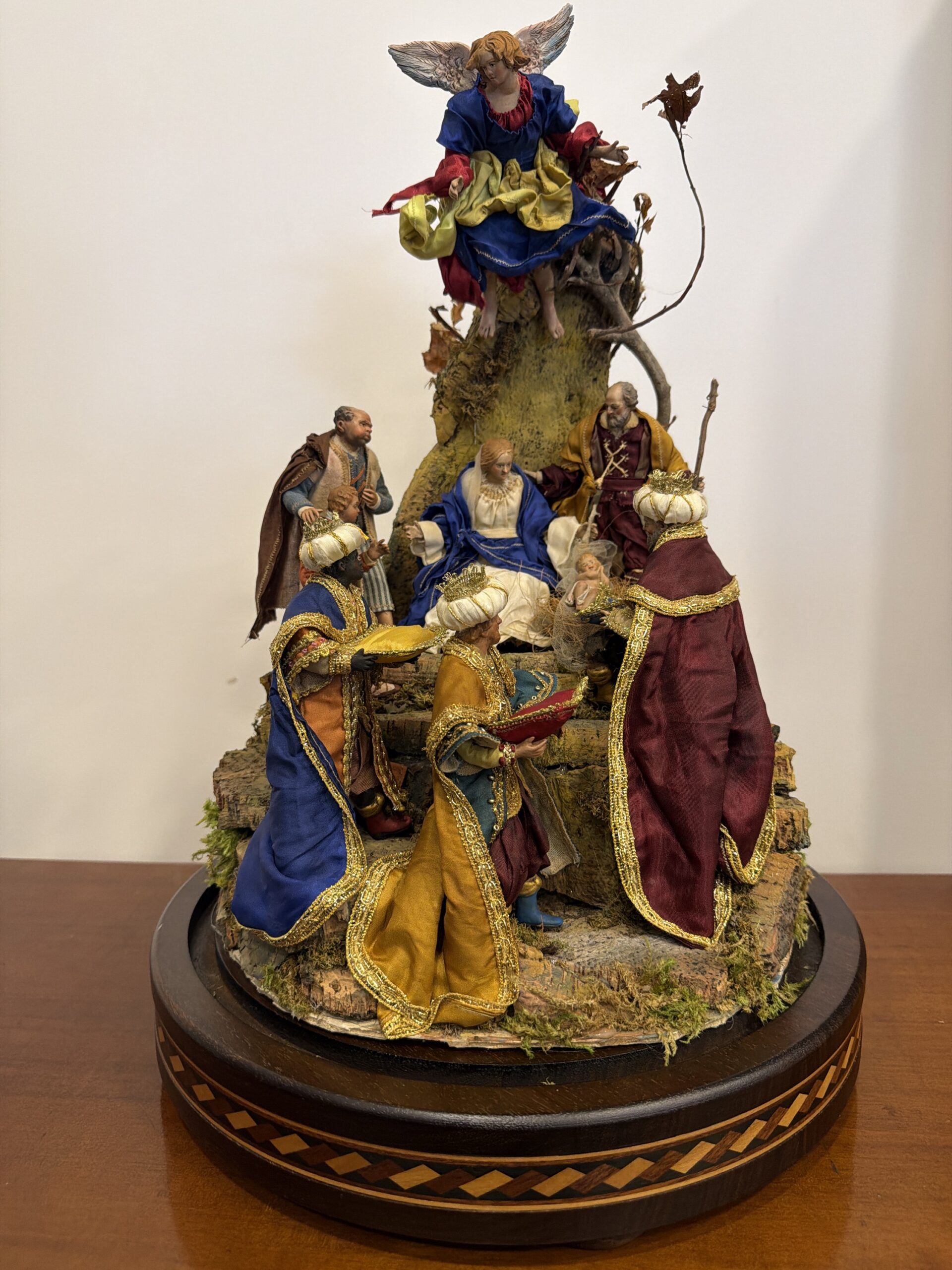 Natività 15 cm e Pastori in campana di vetro 30x45 - immagine 4